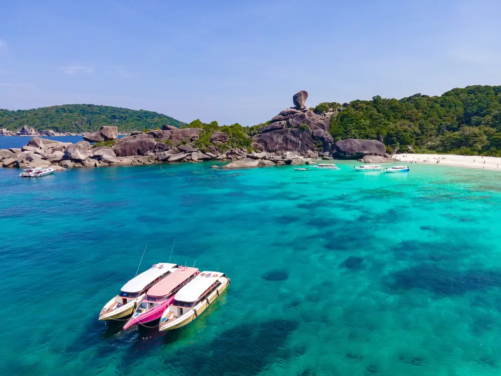 Speedboat in Similan Island, the best family activities in Phuket