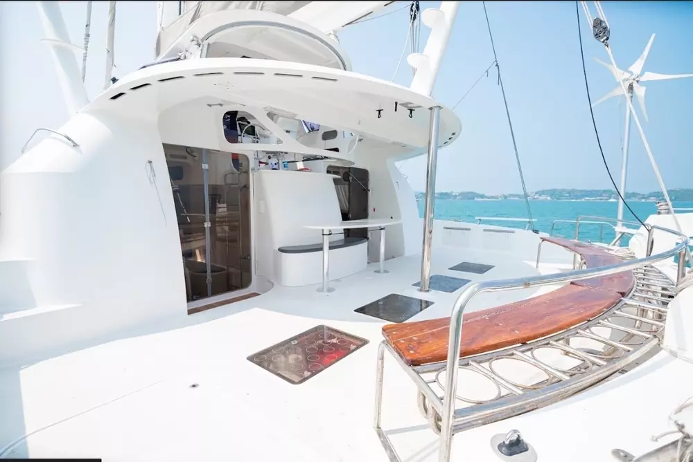 Wide Stern Deck