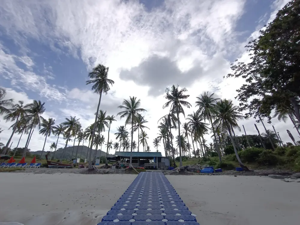 Floating bridge and tropical scenery at Ter Bay Racha Island during rainy season landing period