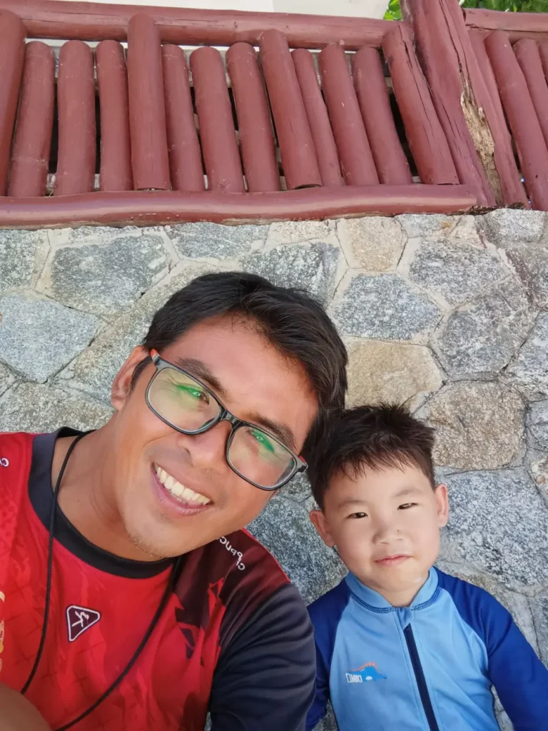 Tour guide taking a photo with a child at Patok Bay Racha Island