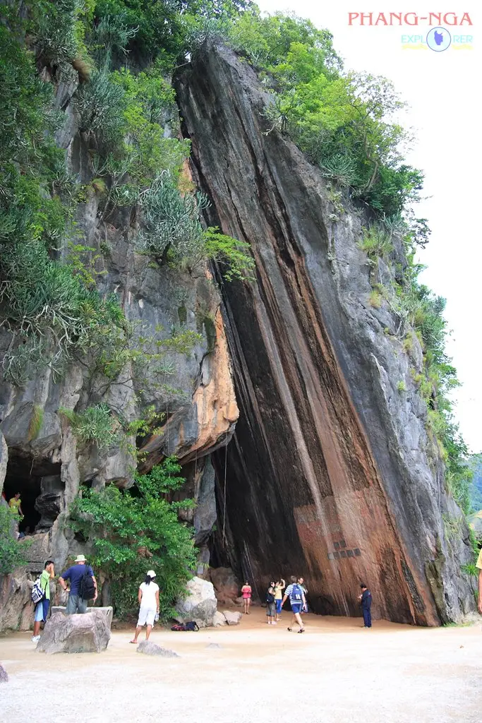Khao Phing Kan 被切开的石灰岩山壁景色