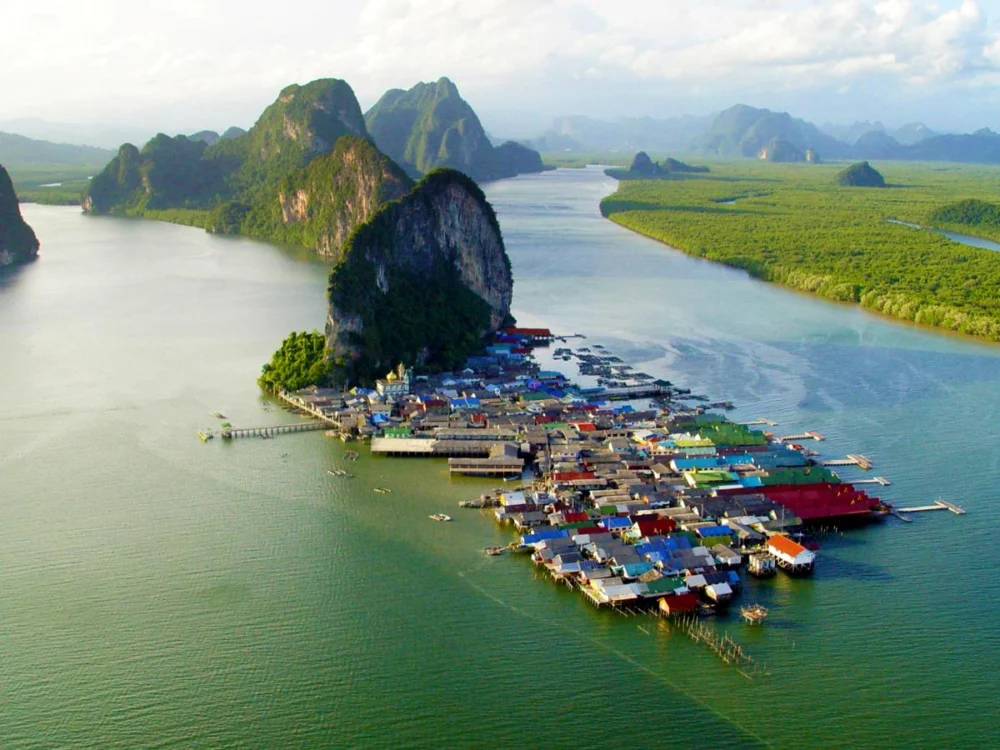 Koh Panyee 水上村航拍景色,建筑建在海面之上