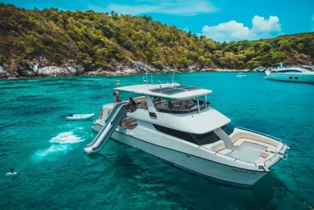 Moonlight Luxury Catamaran Phi Phi Maya Bay and Maithon Island tour