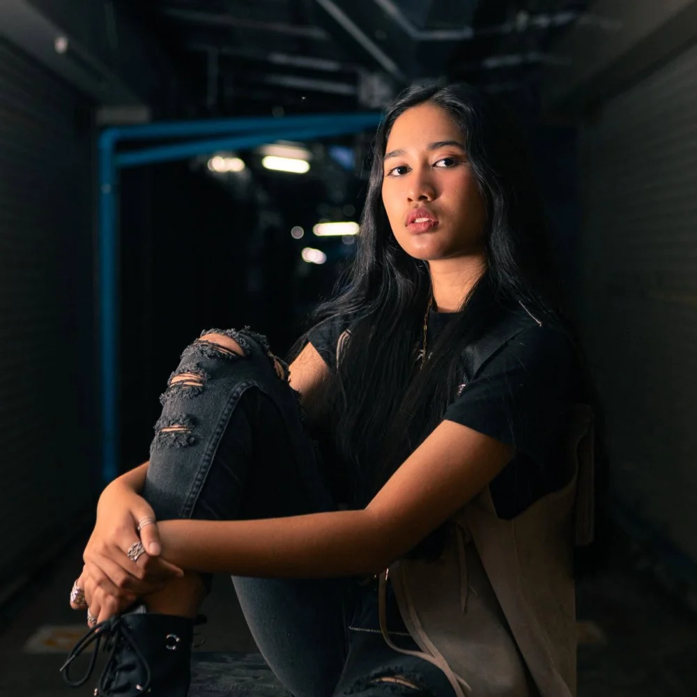 普吉岛少女摇滚歌手兼吉他手 Nene Royal