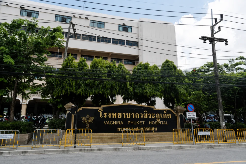 位于普吉镇的Vachira Phuket Hospital公立区域医院