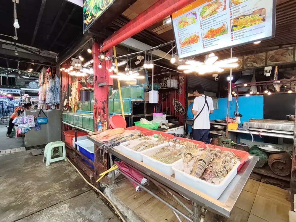普吉岛青蛙夜市晚上人潮和美食