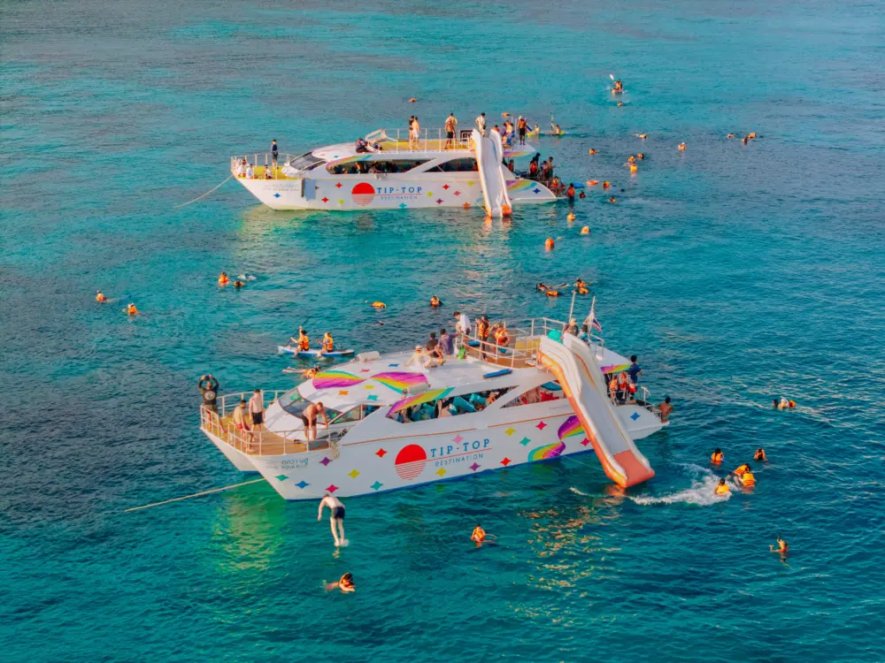 Tip-top catamaran snorkeling time