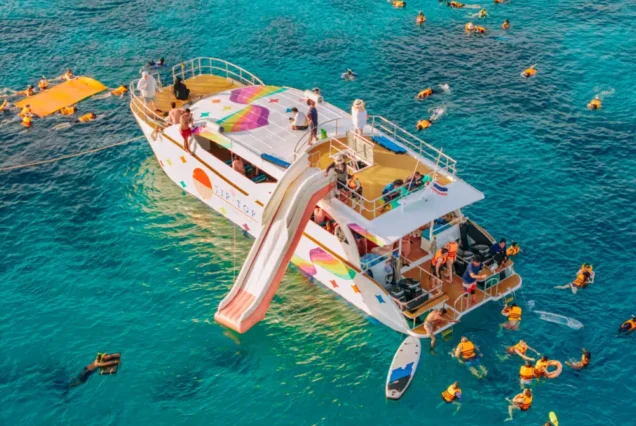 Tip-top catamaran snorkeling time