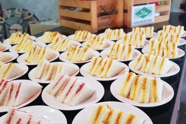 Sandwich selection at the Fantastic Similan meeting point