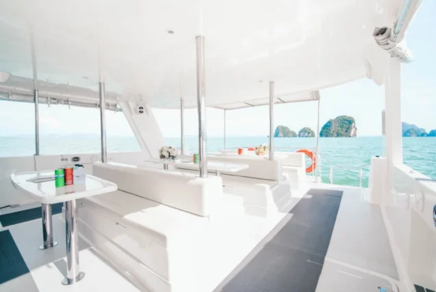 Covered upper-deck lounge and sofa seating on Flash No.7 yacht