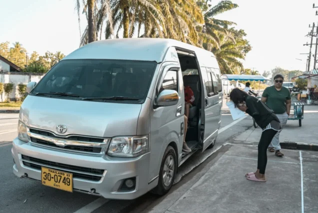 Air-conditioned van for Flash No.7 hotel transfers