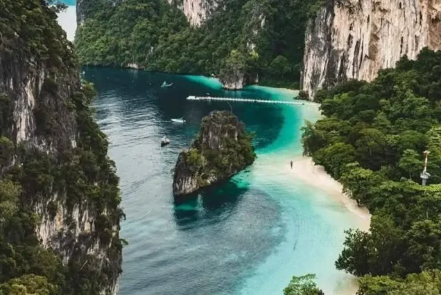 Hong Island’s sandy bay framed by limestone cliffs
