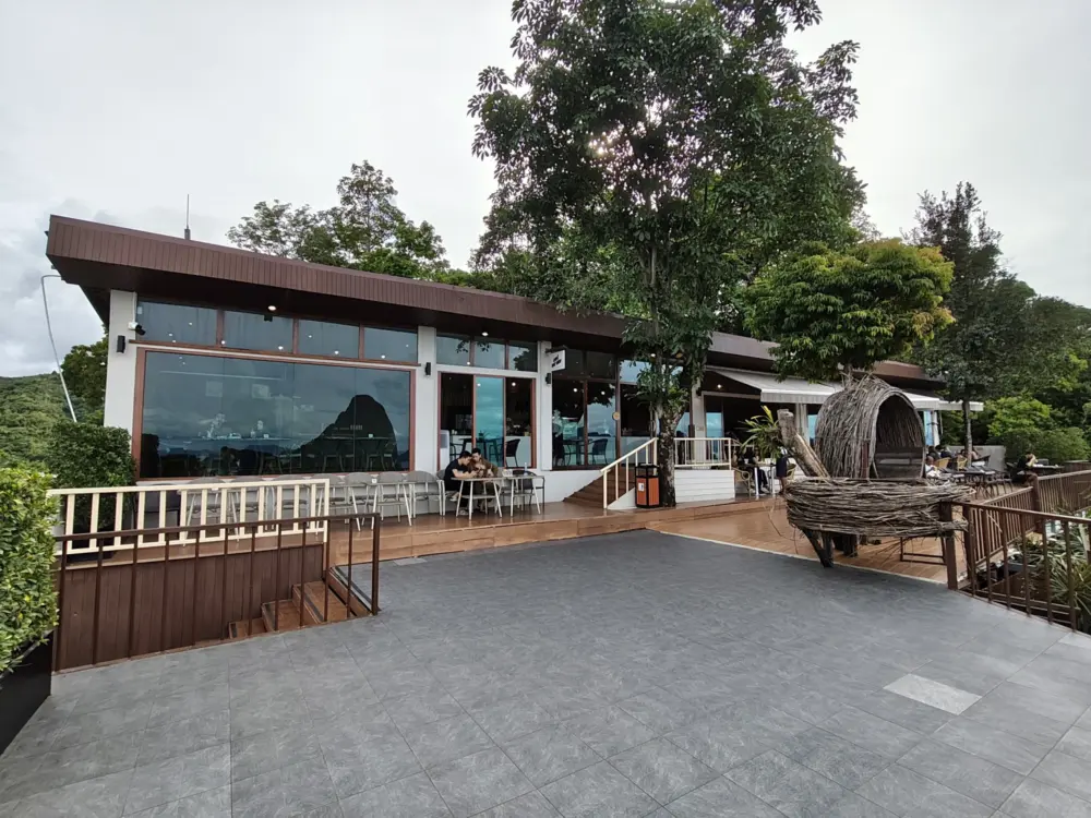 近期到访Samed Nang Chee时拍摄的Bay View咖啡厅建筑