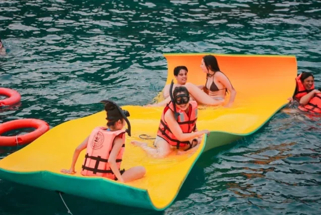 Floating mat activity on the Tip-Top island trip