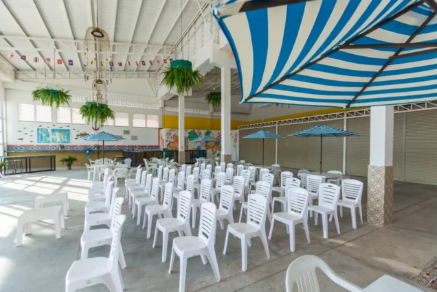 Guest seating at the Tip-Top meeting point